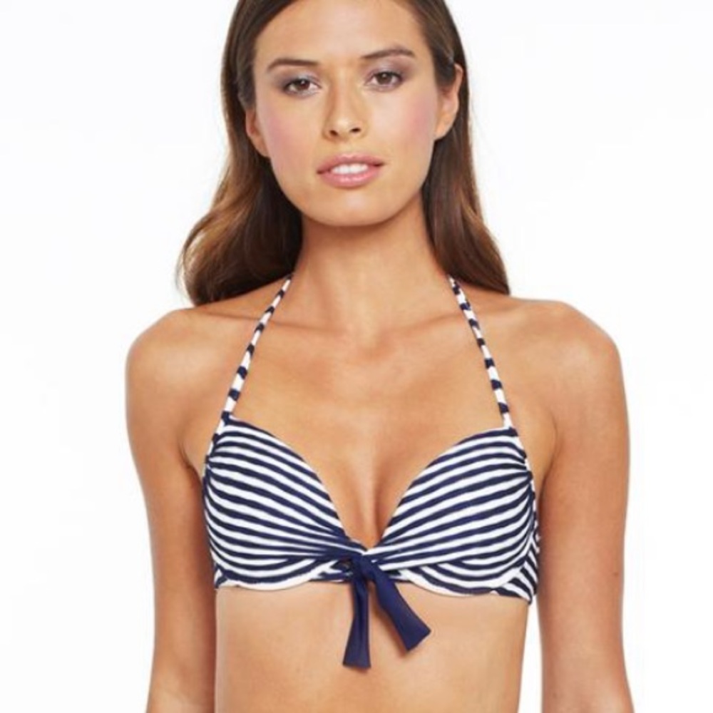 ELIZABETH HURLEY
Brigitte Bikini Top
